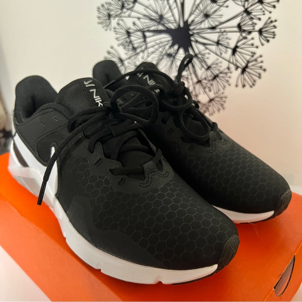 (New) Nike Legend Essential 2 Athletic Women's Training Shoes - Picture 7 of 11